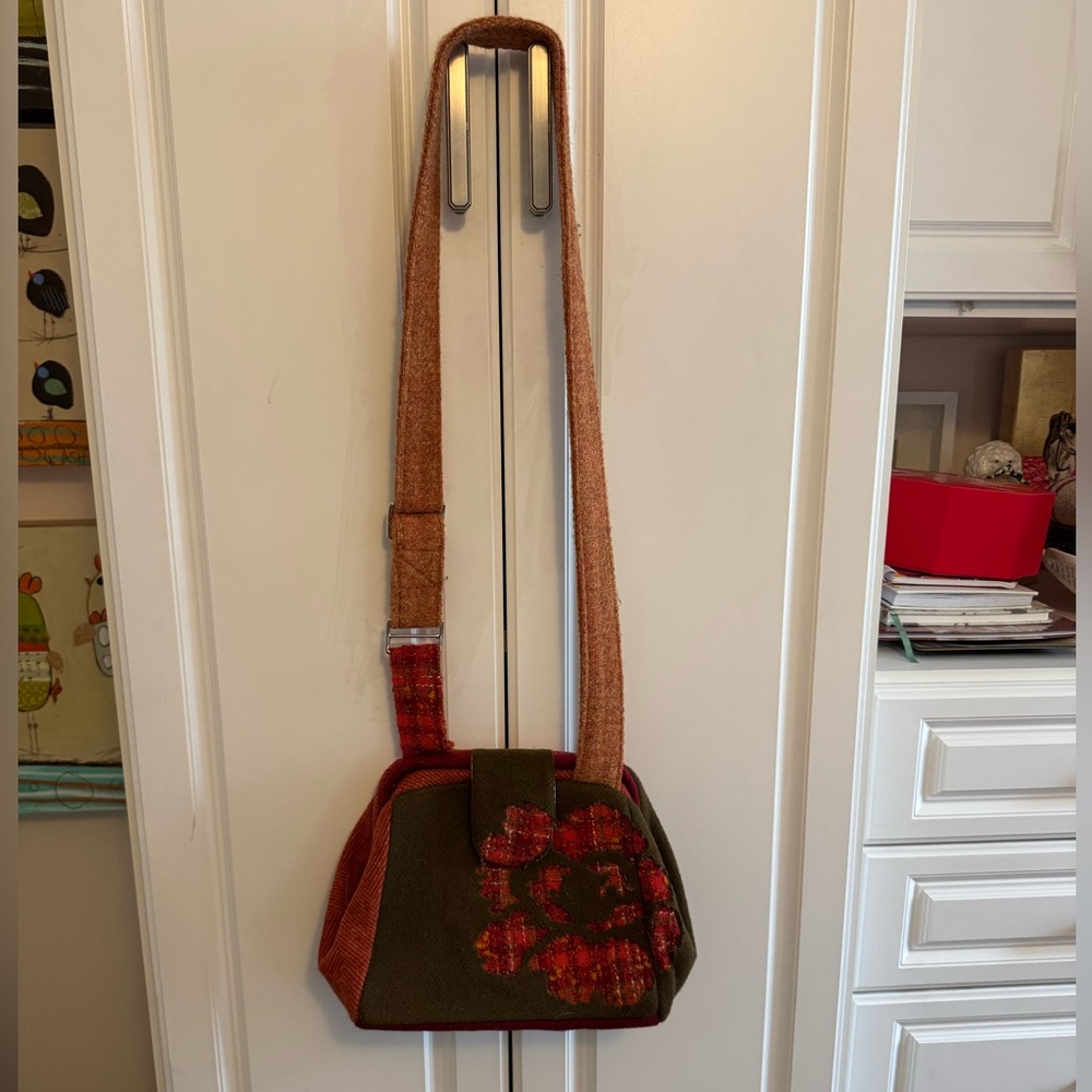 Range of emotion custom wool crossbody bag. Handmade. DC designer. 11x8x5likenew
